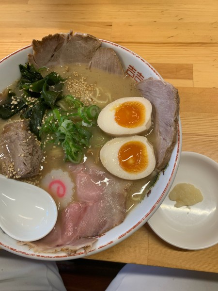 「豚骨チャーシュー醤油(味玉ﾆﾝﾆｸ)」@らぁ麺 友膳堂の写真