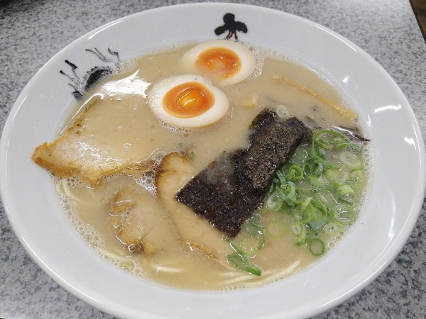 「並ラーメン + 半熟煮卵」@大龍ラーメン 合川店の写真