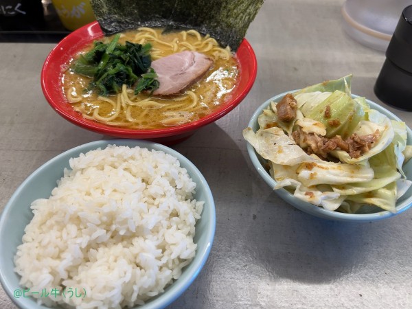 「家系ラーメン(開店サービス価格　500円)、キャベチャー(100」@吉祥寺 武蔵家 熊谷店の写真