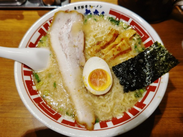 「東京豚骨ラーメン(大)」@屯ちん 池袋本店の写真