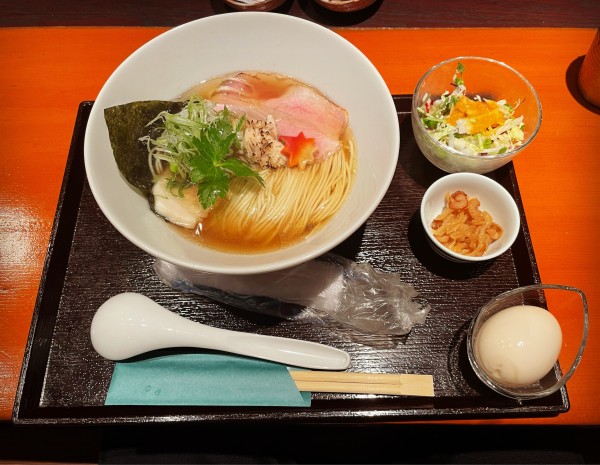 「真鯛清湯そば＋塩煮卵」@週末麺処 らくらひとしなの写真