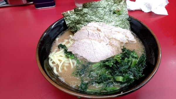 「ほうれん草チャーシュー麺　950円」@横浜ラーメン 武蔵家 北千住店の写真