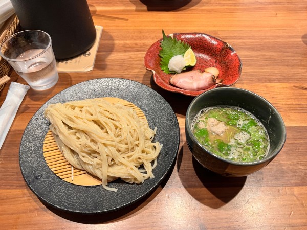 「【秋限定】秋刀魚煮干しつけ麺」@自家製手もみ麺 鈴ノ木の写真