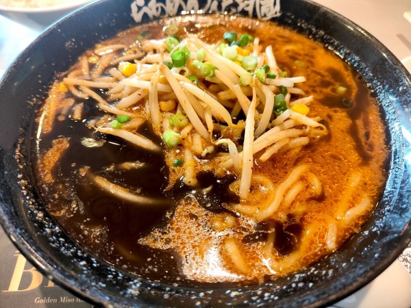 「黄金の味噌ラーメンBLACK」@らあめん花月嵐 西原町店の写真