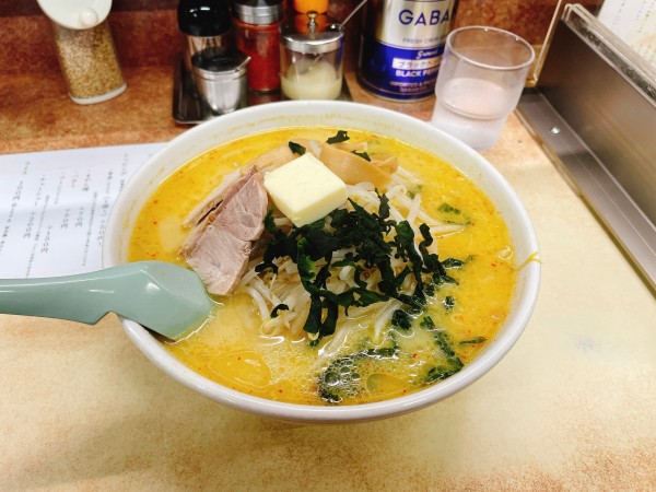 「味噌カレー牛乳ラーメン　バター入」@味の札幌 大西の写真