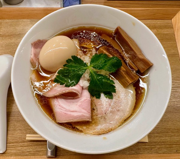 「特製醤油らぁ麺」@銀座らぁ麺 しら石の写真