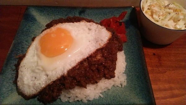 「ドライカレー 650円＋目玉焼き 100円」@ドライカレーポッケの写真