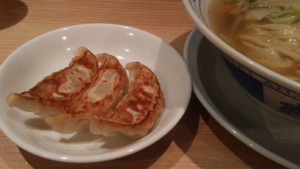 「焼き餃子（3個） 250円＋元祖絶品たんめん 890円」@横濱一品香 相鉄ジョイナス店の写真