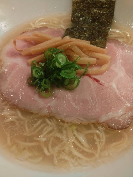 「淡麗豚骨塩らーめん」@淡麗豚骨 TSUCHINOTOMIの写真