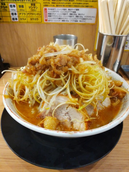 「味噌山小＋白髪ネギ」@ラーメン豚山 恵比寿店の写真