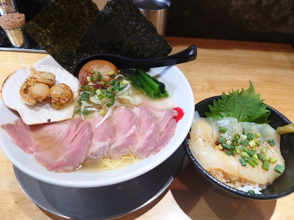 「しじみと帆立の特選塩らーめん＋赤イカの漬け丼」@ウミのチカラの写真