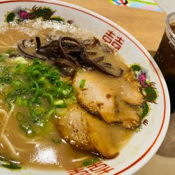 ラーメン 700円 コーラ 100円