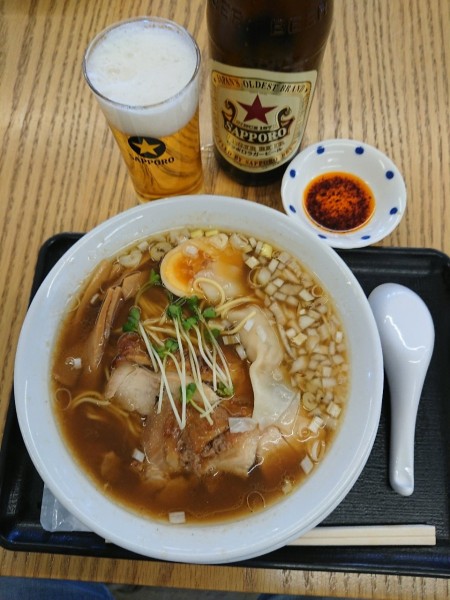 「サッポロラガービール＋とり煮干しそば」@鳥藤とりそばスタンドの写真