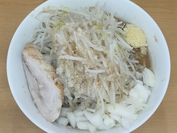 「ラーメン ニンニクアブラタマネギ」@ラーメン ○菅の写真