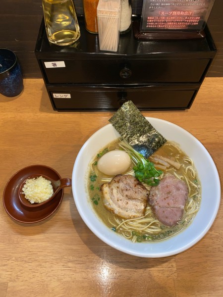 「濃厚追い煮干らー麺大盛煮玉子刻みニンニク¥1,220円(限定)」@麺処 湯咲の写真