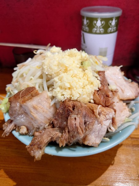 「チャーシュー麺  野菜マシ  ニンニク」@ラーメン髭の写真