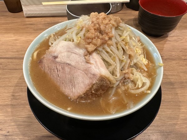 「ラーメン＋豚一枚＋生卵(¥1,300)」@俺の生きる道 上野店の写真