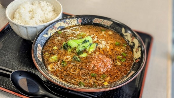 「黒胡麻担々麺+ライス(1,200円)」@中郷サービスエリア 上り スナックコーナーの写真