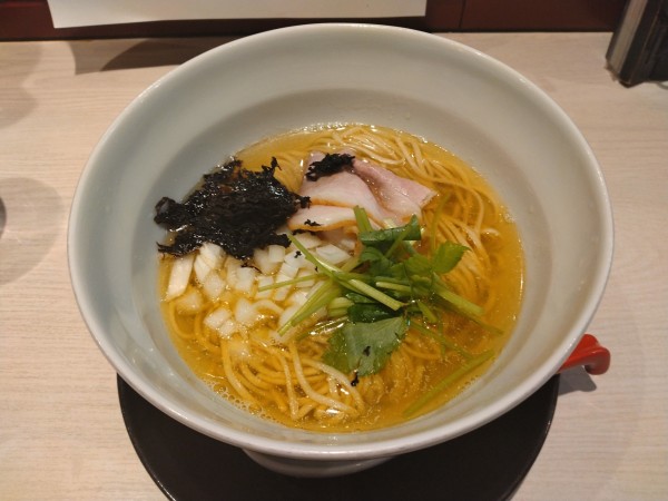 「【気まぐれ限定】塩煮干そば¥900+ハートランド+ハイボール」@柳麺 呉田-goden-の写真