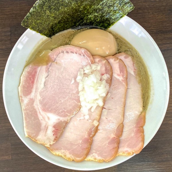 「濃厚煮干ソバ ¥900 特製トッピング ¥250」@三和 中華ソバ店の写真