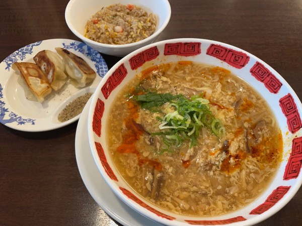 「酸辣湯麺・半チャーハン＆餃子」@バーミヤン 熊谷太井店の写真