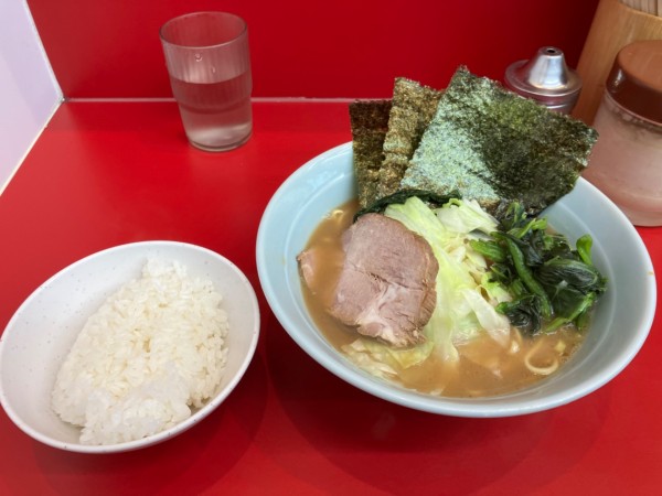 「ラーメン＋キャベツ」@横浜ラーメン 武蔵家 大井町店の写真