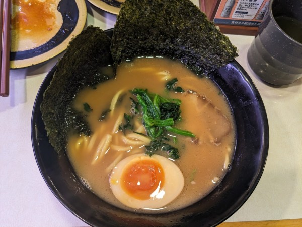 「横浜家系ラーメン380円(税込418円)」@はま寿司 イオン大宮店の写真
