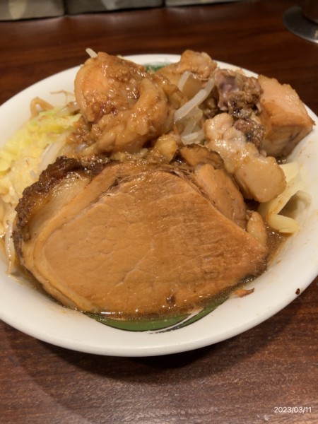 「雷らーめん」@ラーメン 雷 東京本丸店の写真