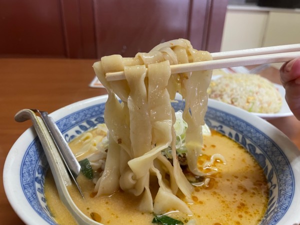 「ラーメンセット　担々刀削麺に変更　￥１１００」@中国料理 京華の写真