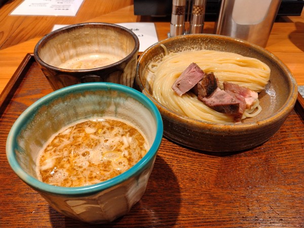 「つけ汁２種つけめん（豚骨魚介・にんにく醤油）」@あいだやの写真