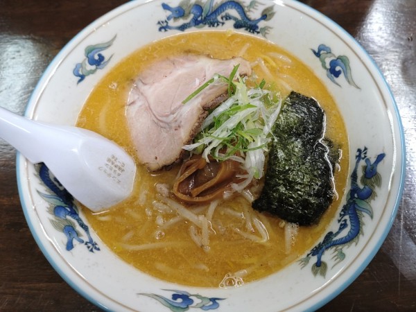 「味噌ラーメン　９００円」@味の華龍の写真