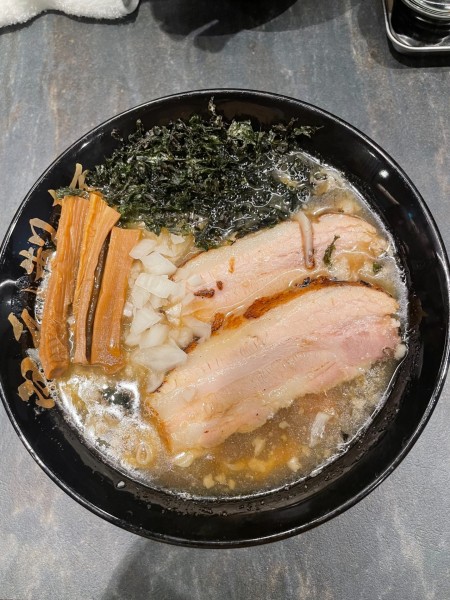「背脂煮干しラーメン(醤油)+チャーシュー丼」@宮元製麺の写真