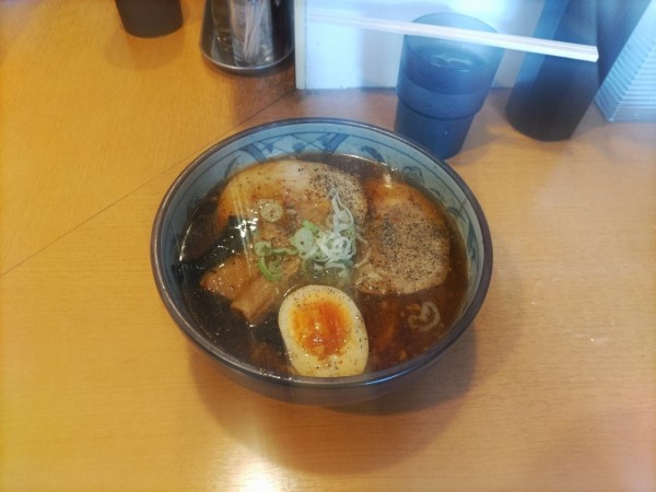 「醤油ラーメン＋半チャーハン」@焦がしねぎらーめん 葱次郎 大宮西口店の写真