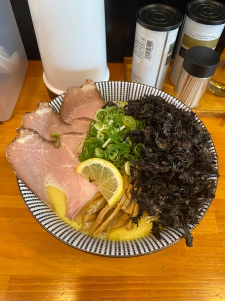「煮干しとんこつ白しょうゆラーメン」@らーめん 福禄寿の写真