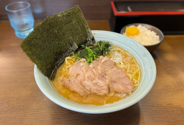 「ラーメン中、チャーシュー、のり増、ライス」@寿々㐂家の写真