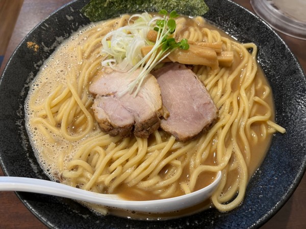 「らーめん（特大、茹で上がり約880g）」@まる文の写真