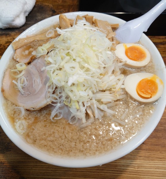 「中盛しょうゆらーめん950円」@こってりらーめん 誉の写真