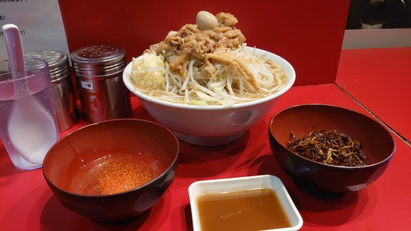 「ラーメン並/生卵/焦がしネギ/エビ油」@麺屋HEROの写真