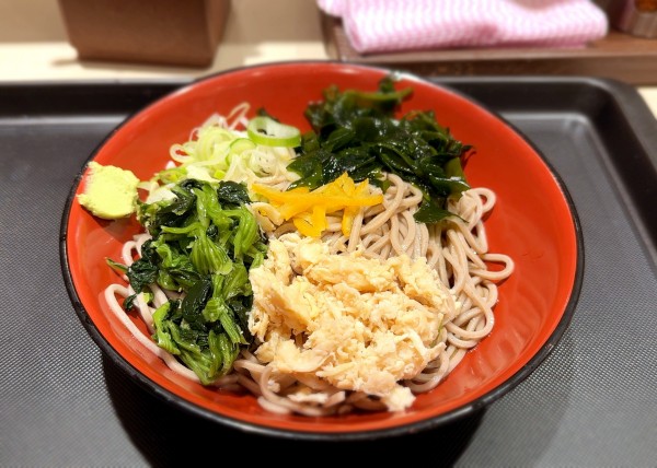 「ゆず鶏ほうれん草そば(540円)」@名代 富士そば 日暮里店の写真