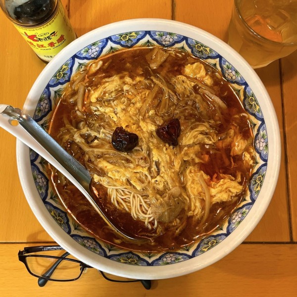 「激辛スーラータンメン（柳麺）」@中国ラーメン 揚州商人 町田店の写真