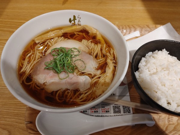 「ラーメン」@らぁ麺 はやし田 TXGAおおたかの森店の写真