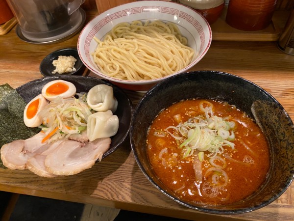 「辛味味噌つけ麺（中）＋特製」@つけ麺屋 やすべえ 赤坂店の写真