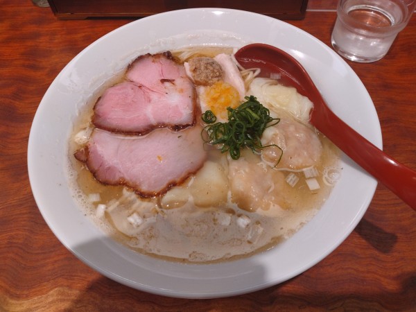 「ワンタン塩そば(海老ワンタン3個)¥1300-」@三馬路 東京店の写真