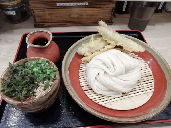 「ざるごぼう天 冷 850円」@博多うどん はし田たい吉 西新橋店の写真