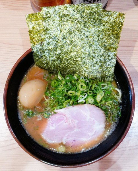 「ラーメン 並＋味玉＋九条ネギ＋瓶ビール」@漢ラーメン 室の写真
