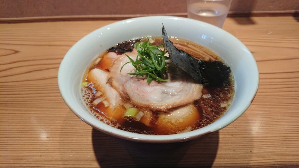 「特製醤油（手揉み麺）」@らぁめん鴇の写真