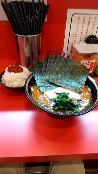 「ラーメン　並　かため　多め　のりまし　ライス」@横濱家系ラーメン 野中家の写真