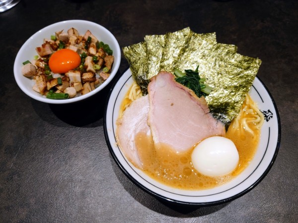 「らーめん+マキシマムこいたまごの肉玉丼」@らーめん飛粋の写真