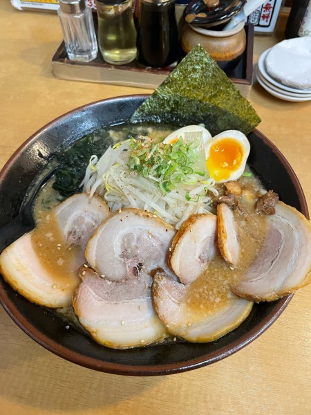 「赤の特製盛り　1,090円」@味噌の金子の写真