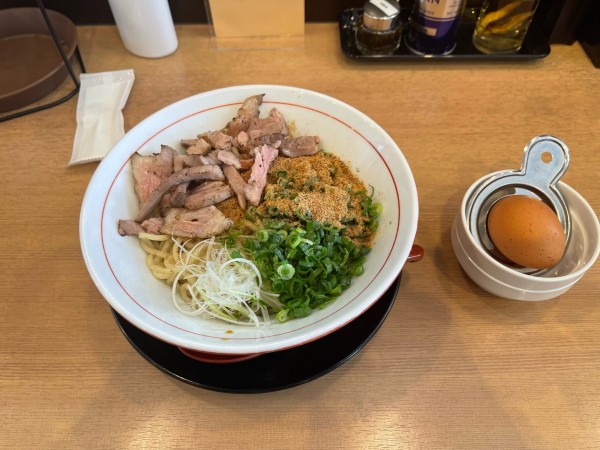 「まぜそば 生卵」@麺屋 粉哲の写真